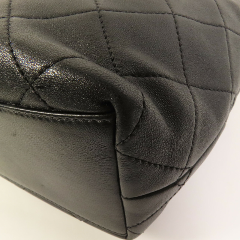 CHANEL 牛皮皮革Chain Shoulder金扣鏈帶肩背袋-11