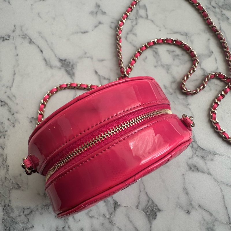 Chanel粉色亮面漆皮mini圓餅包  好可愛-2