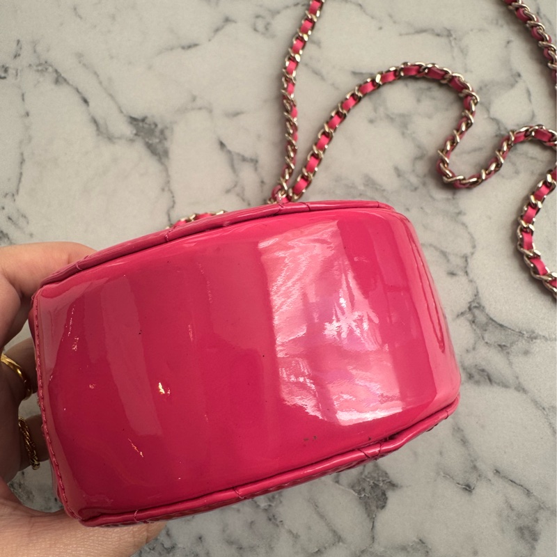 Chanel粉色亮面漆皮mini圓餅包  好可愛-5