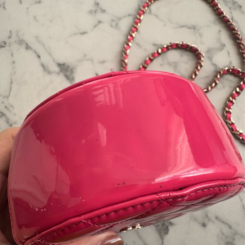 Chanel粉色亮面漆皮mini圓餅包  好可愛-6