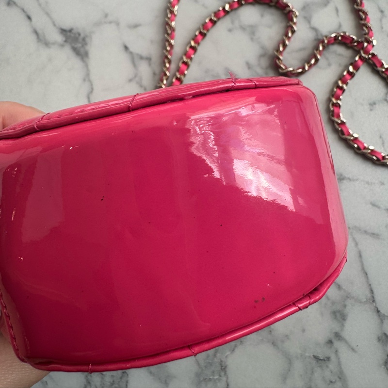 Chanel粉色亮面漆皮mini圓餅包  好可愛-7