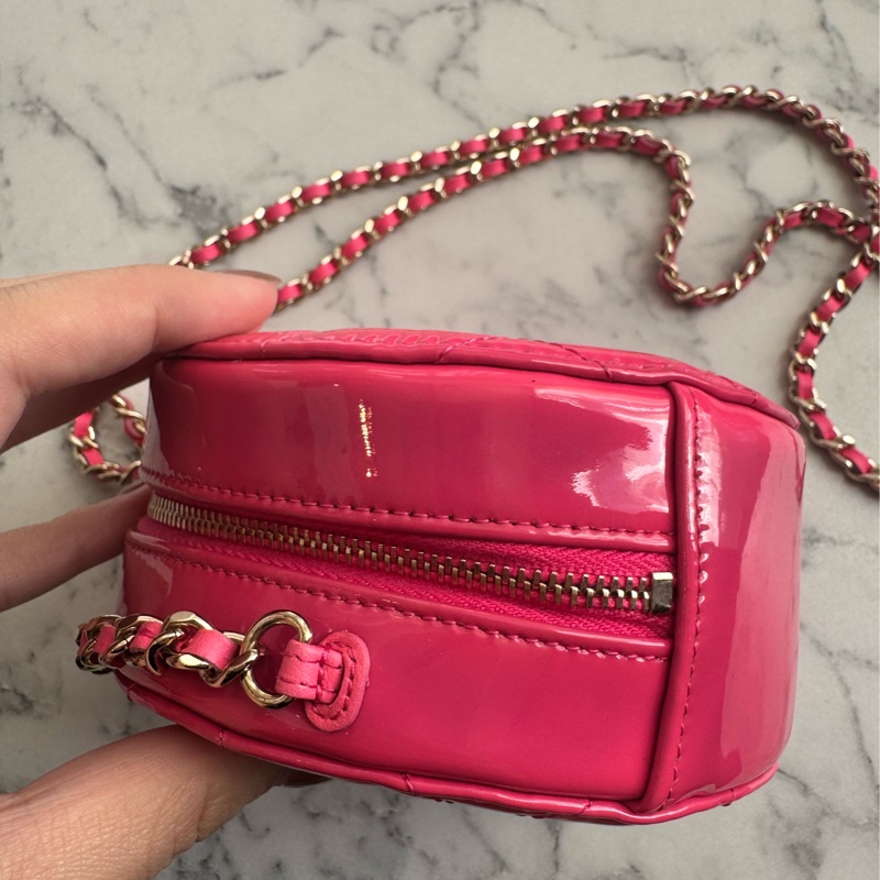 Chanel粉色亮面漆皮mini圓餅包  好可愛-8