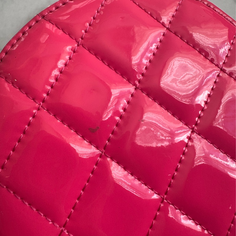 Chanel粉色亮面漆皮mini圓餅包  好可愛-10