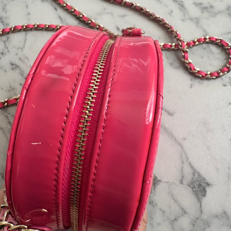 Chanel粉色亮面漆皮mini圓餅包  好可愛-18