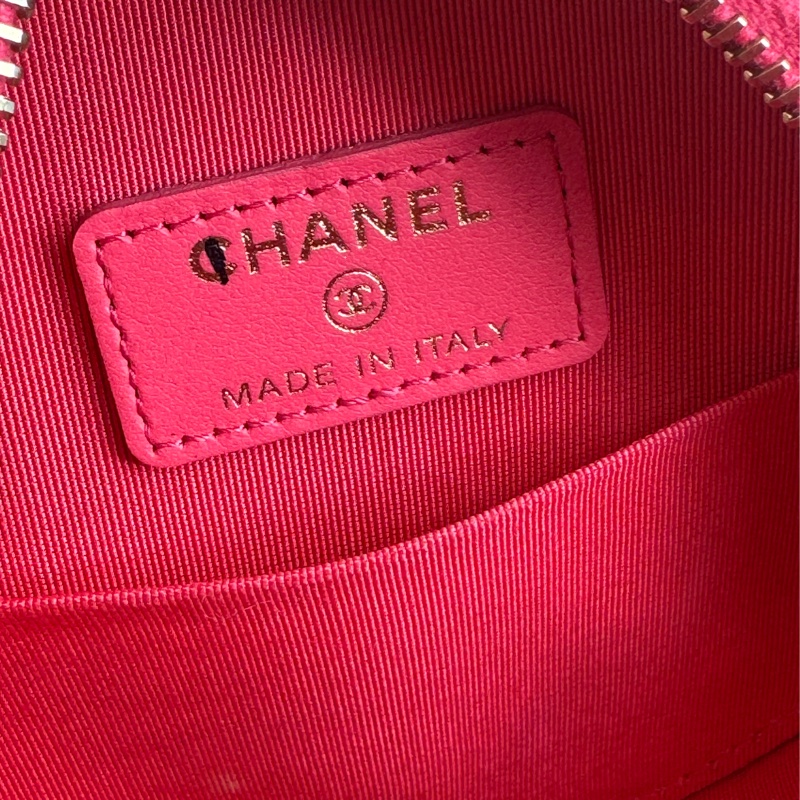 Chanel粉色亮面漆皮mini圓餅包  好可愛-22