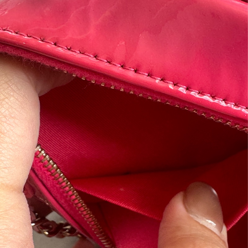 Chanel粉色亮面漆皮mini圓餅包  好可愛-23