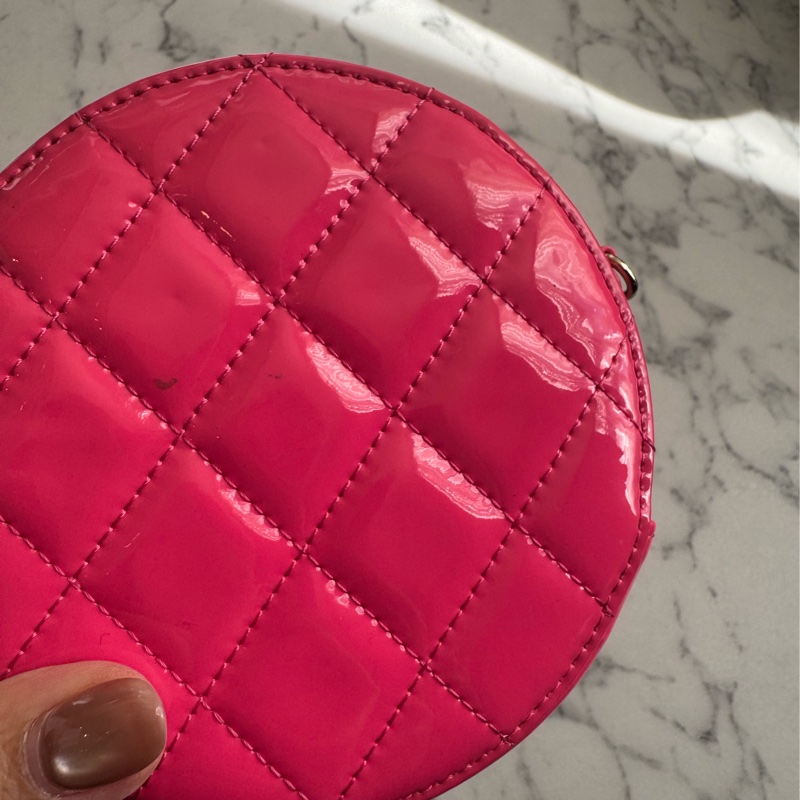 Chanel粉色亮面漆皮mini圓餅包  好可愛-30