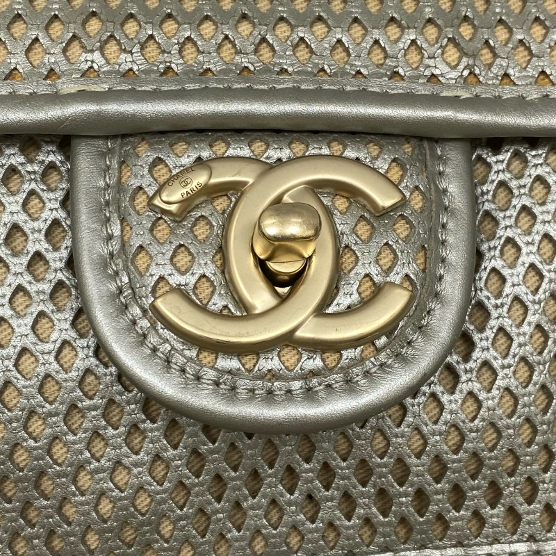 △ Chanel 香奈兒 Silver Perforated Calfskin Gold Tone Metal Chain Shoulder Bag No.17 銀色穿孔小牛皮金色金屬鏈條肩背袋 No.17 -257024591-12