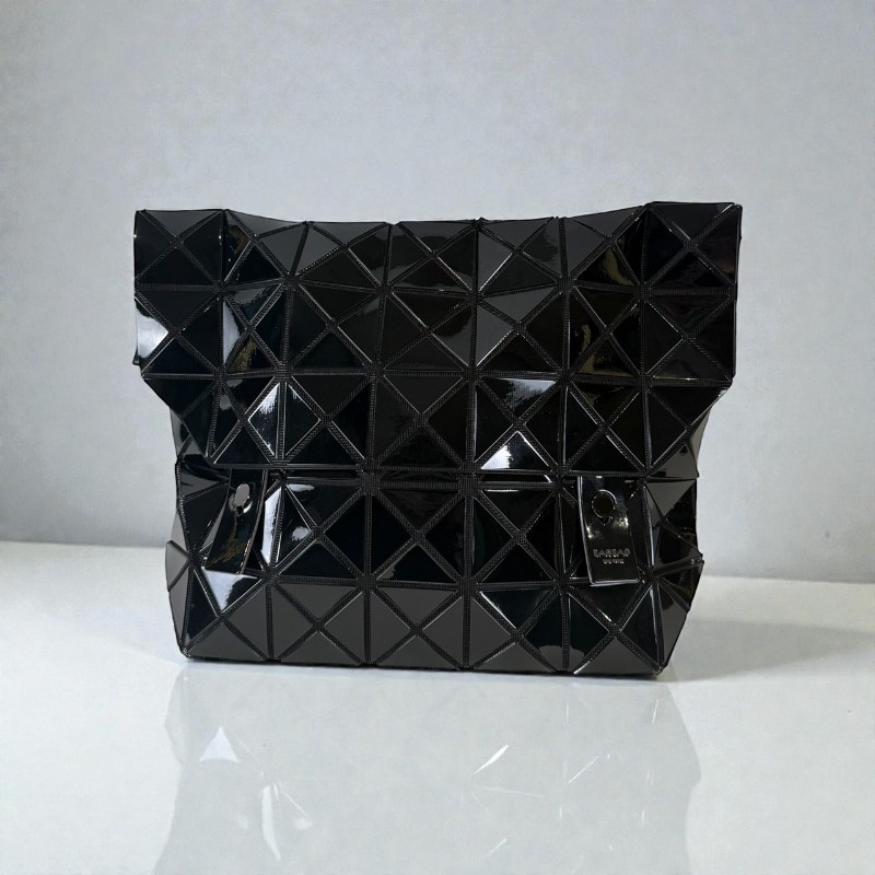 莉亞精品♡三宅一生 黑色亮面郵差包 近新美品-0