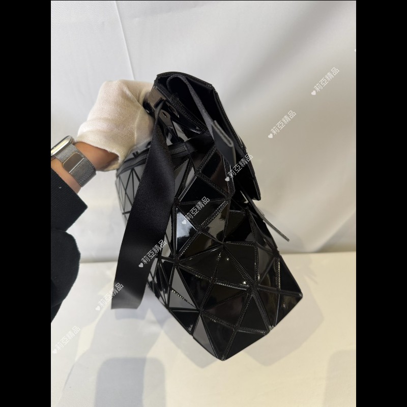 莉亞精品♡三宅一生 黑色亮面郵差包 近新美品-3