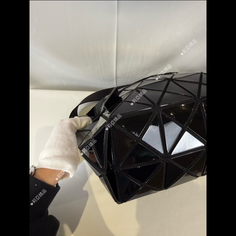 莉亞精品♡三宅一生 黑色亮面郵差包 近新美品-6