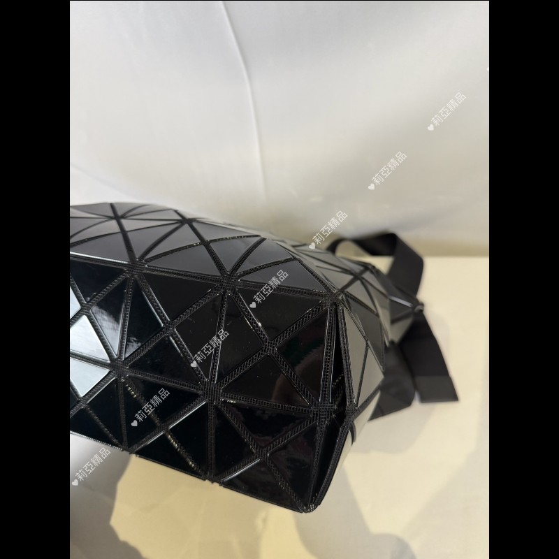 莉亞精品♡三宅一生 黑色亮面郵差包 近新美品-7