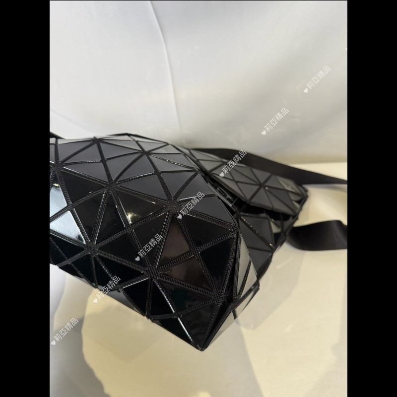 莉亞精品♡三宅一生 黑色亮面郵差包 近新美品-11