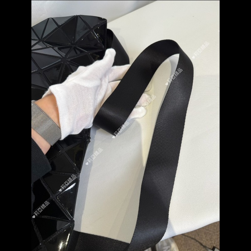 莉亞精品♡三宅一生 黑色亮面郵差包 近新美品-13