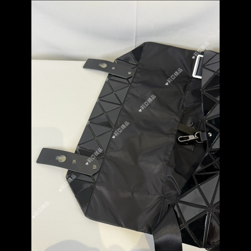 莉亞精品♡三宅一生 黑色亮面郵差包 近新美品-14