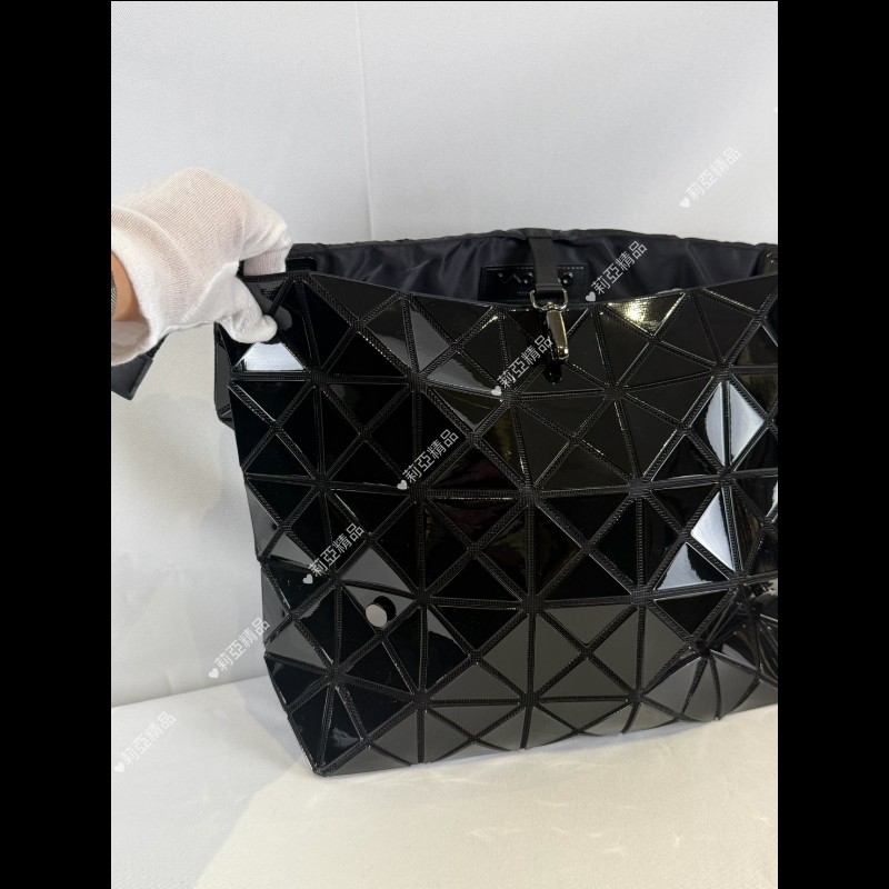莉亞精品♡三宅一生 黑色亮面郵差包 近新美品-15