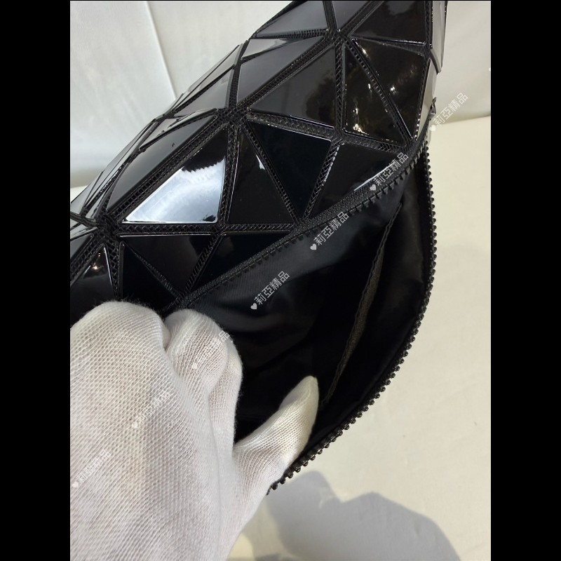 莉亞精品♡三宅一生 黑色亮面郵差包 近新美品-18