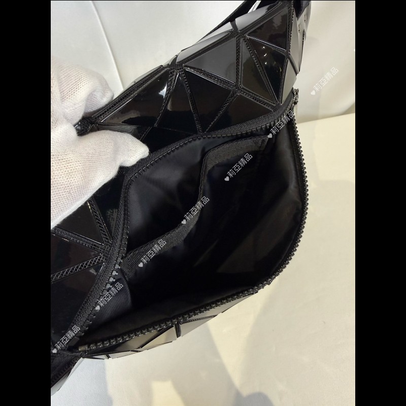 莉亞精品♡三宅一生 黑色亮面郵差包 近新美品-19