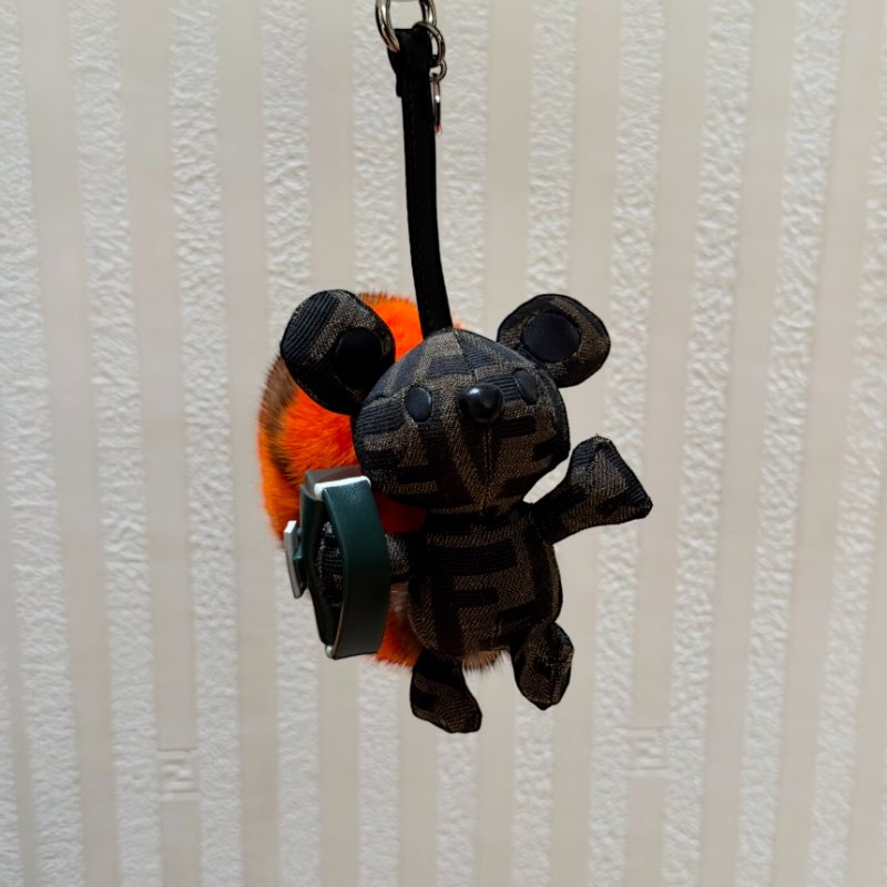 🎉新品好折扣✨Fendi 7AS410 Furette 拼色貂毛 FF造型吊飾-1