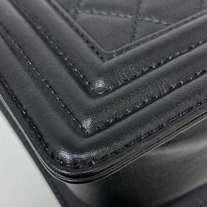 △ Chanel 香奈兒 Boy Black Calfskin Gold Tone Ruthenium-Finish Metal Chain Shoulder Bag No.22 A67085 黑色小牛皮金色鍍釕金屬鏈條肩背袋 No.22 A67085 -257025031-11