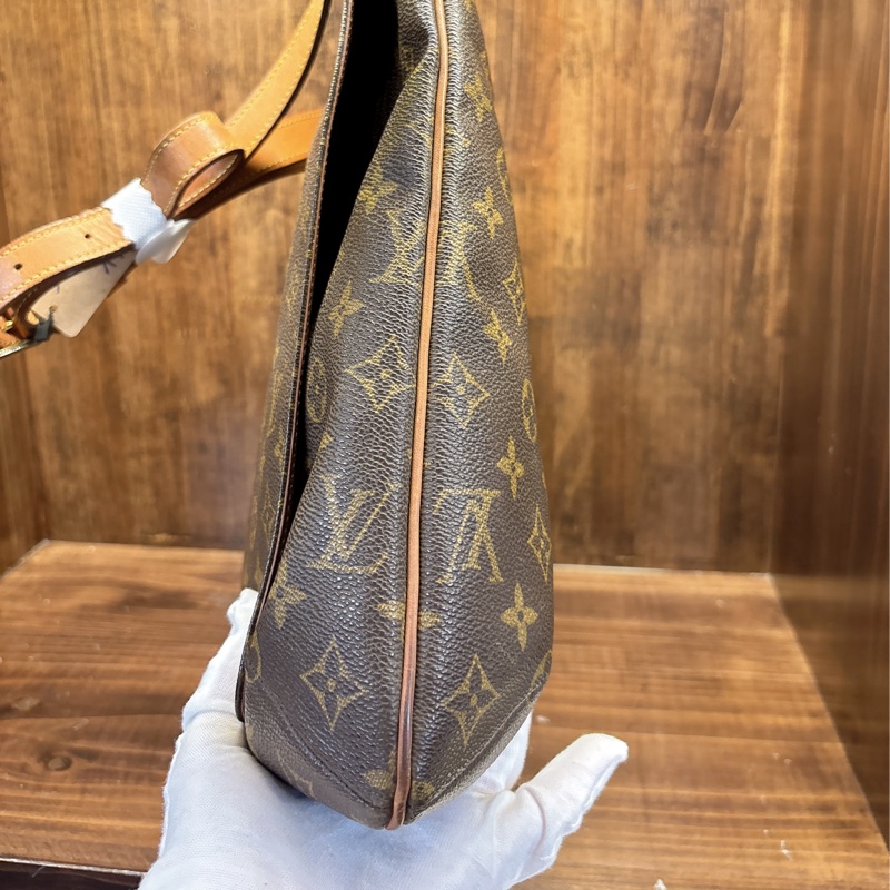 Louis Vuitton Monogram 斜挎包-4