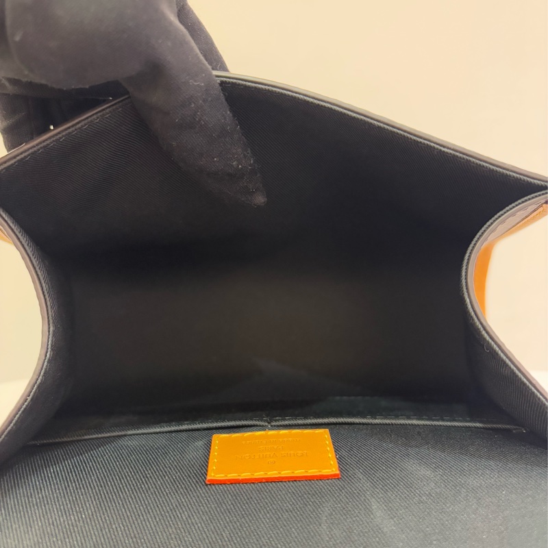 LV(M)IVY 梯形掀蓋二用包-9