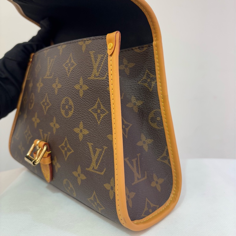 LV(M)IVY 梯形掀蓋二用包-10