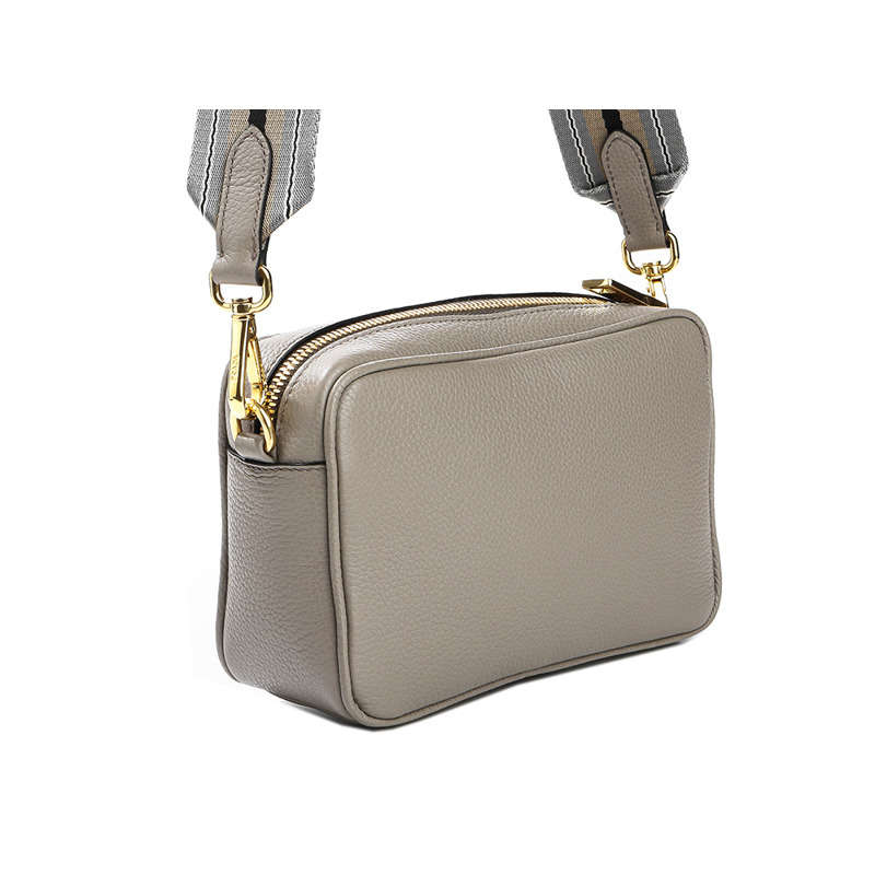 PRADA Vitello Phoenix 女士斜背包-6