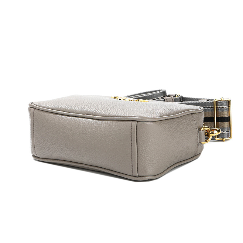 PRADA Vitello Phoenix 女士斜背包-9