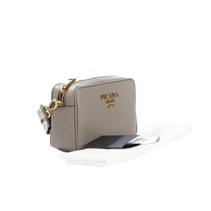 PRADA Vitello Phoenix 女士斜背包-17