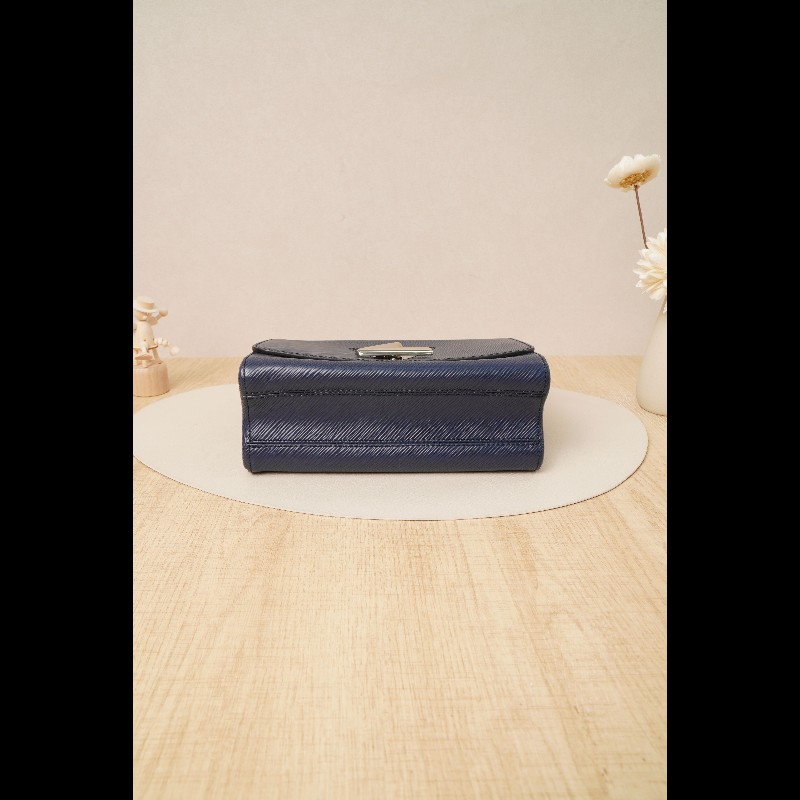 LV twist扭扭包中號藍色EPI壓紋牛皮-4