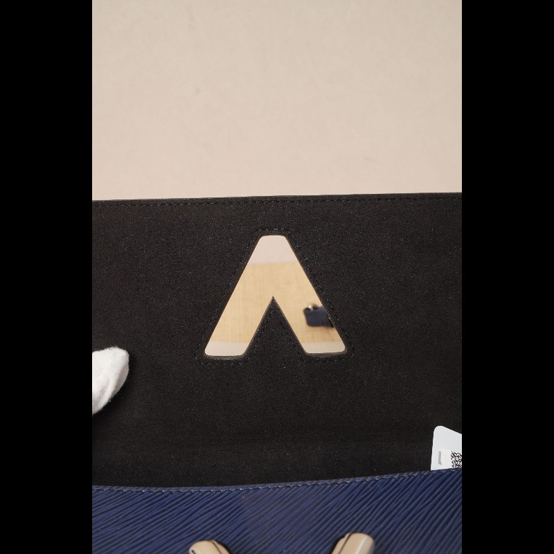 LV twist扭扭包中號藍色EPI壓紋牛皮-16