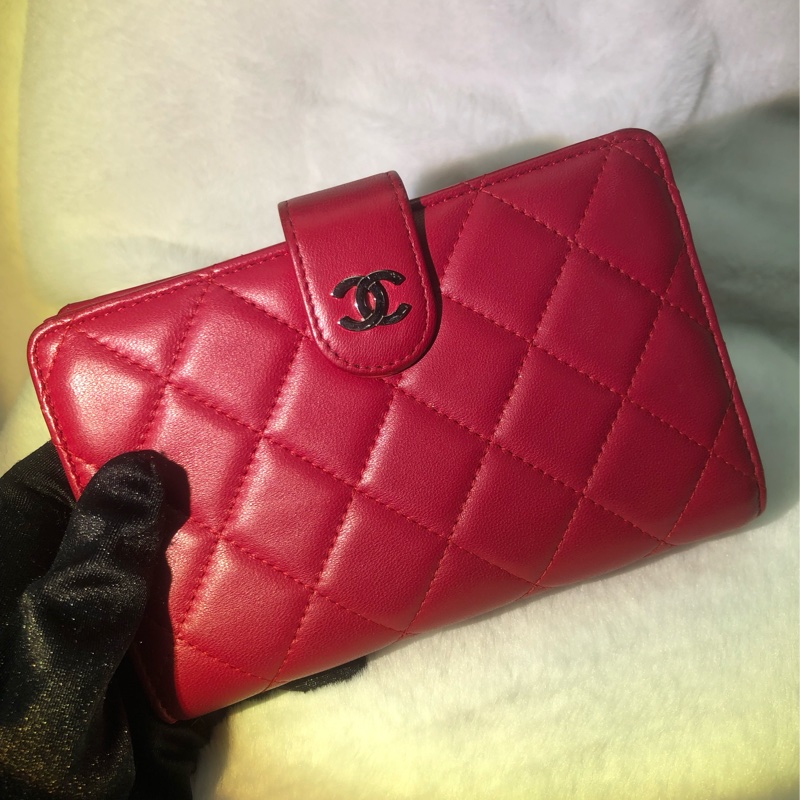 CHANEL 紅色菱格紋羊皮中夾XB010-8