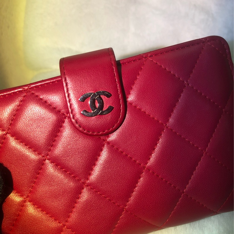 CHANEL 紅色菱格紋羊皮中夾XB010-28