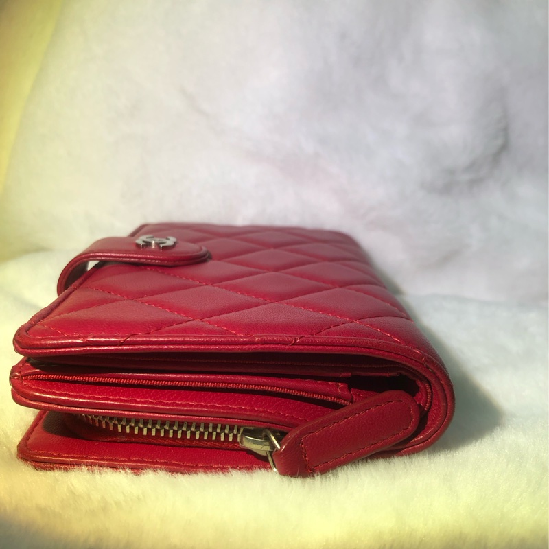 CHANEL 紅色菱格紋羊皮中夾XB010-34