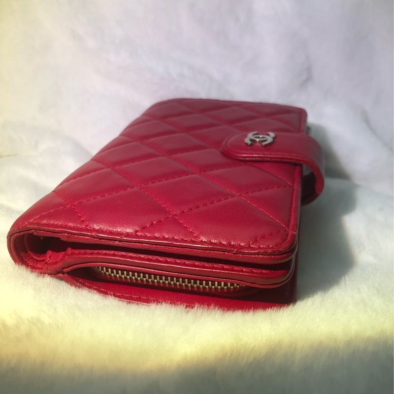 CHANEL 紅色菱格紋羊皮中夾XB010-36