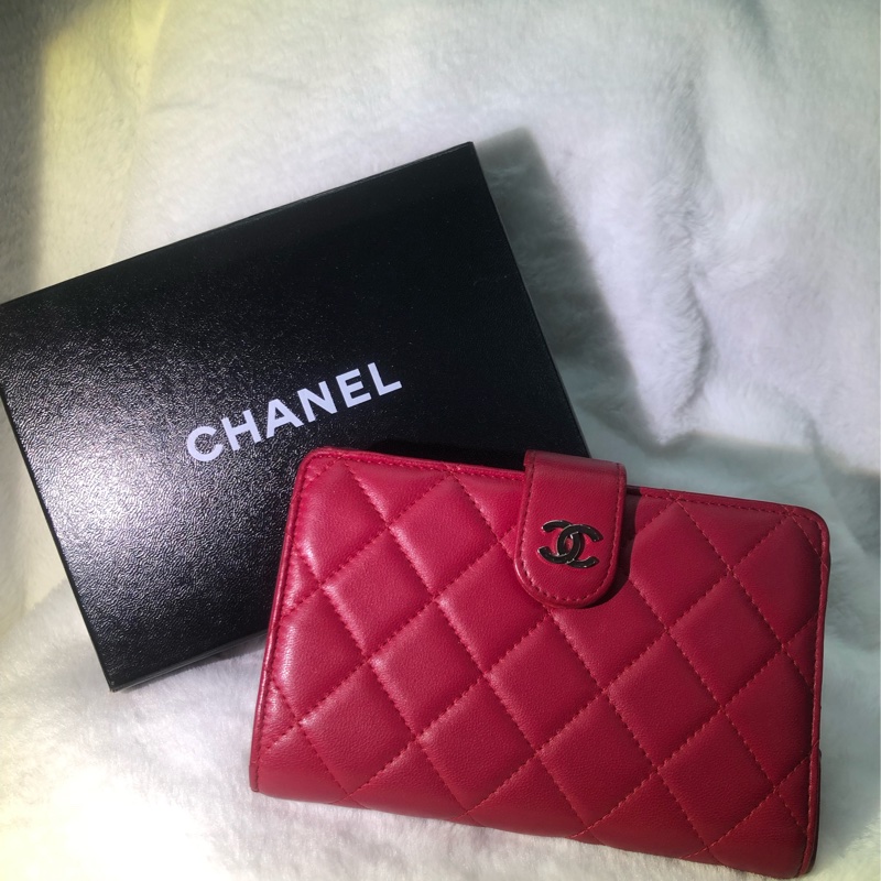 CHANEL 紅色菱格紋羊皮中夾XB010-37