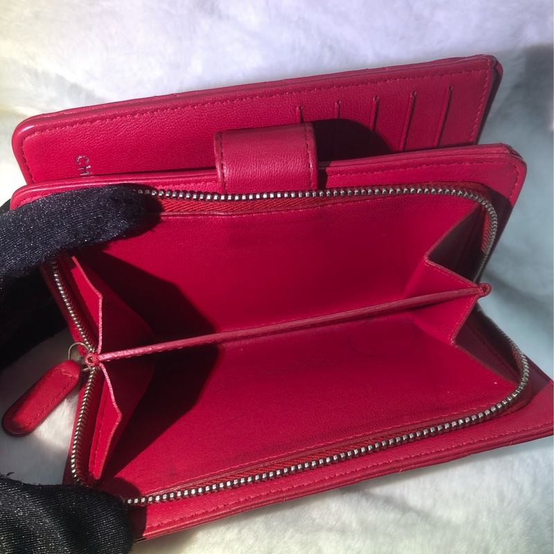 CHANEL 紅色菱格紋羊皮中夾XB010-43