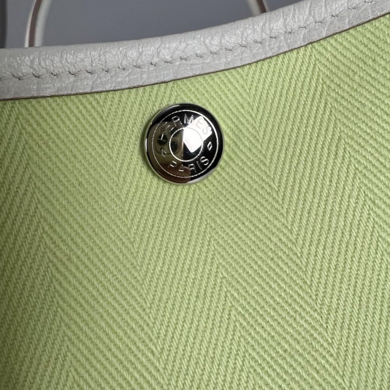 HERMES Y刻 白/綠拚色帆布GP30手提包-6