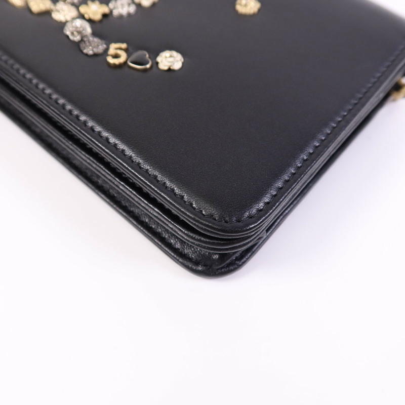 CHANEL 牛皮皮革WOC Wallet On Chain金扣鏈帶肩背袋-11