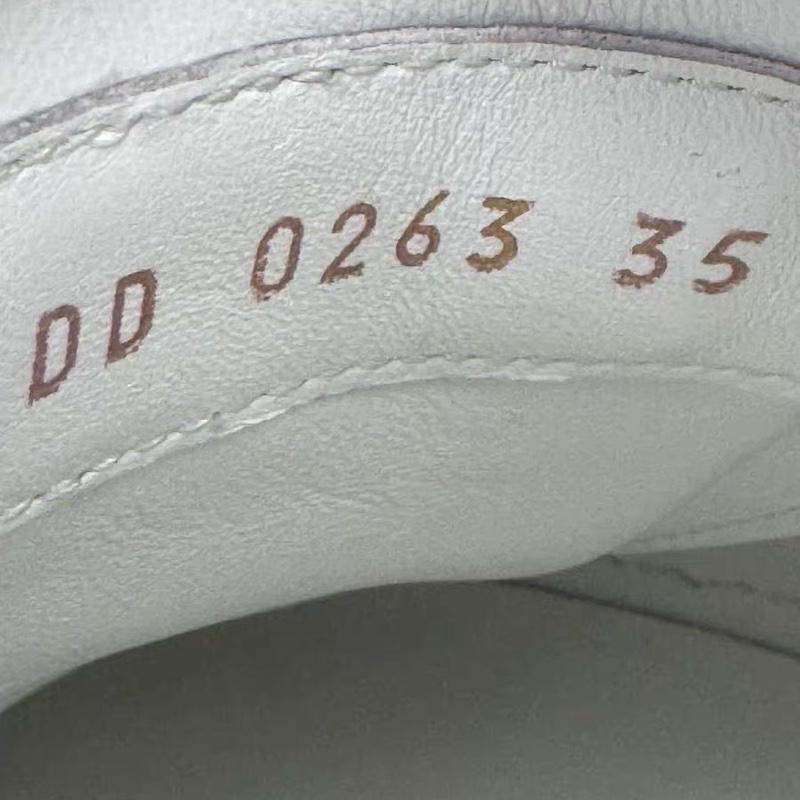 LOUIS VUITTON/路易威登 Time Out 白色浮雕 滿印板鞋 尺碼/35-4