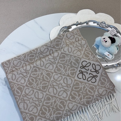 【全🆕】LOEWE Anagram scarf 羊絨羊毛圍巾頸巾女款 奶茶色 米色