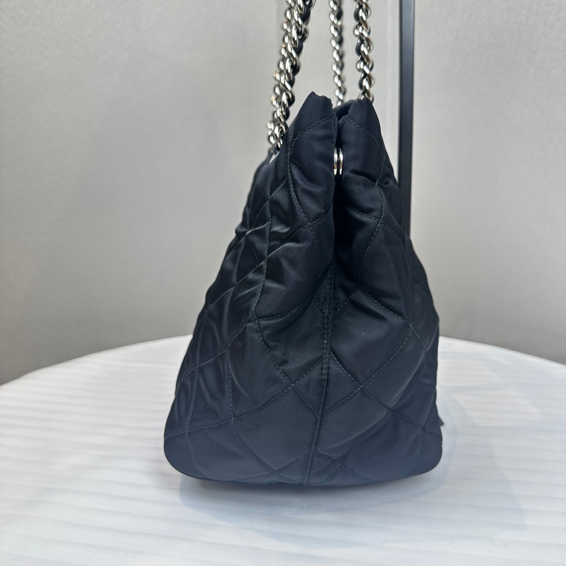 普拉達/Prada Quilted Tote Bag 銀扣黑色尼龍單肩托特包 29x17x22cm-3