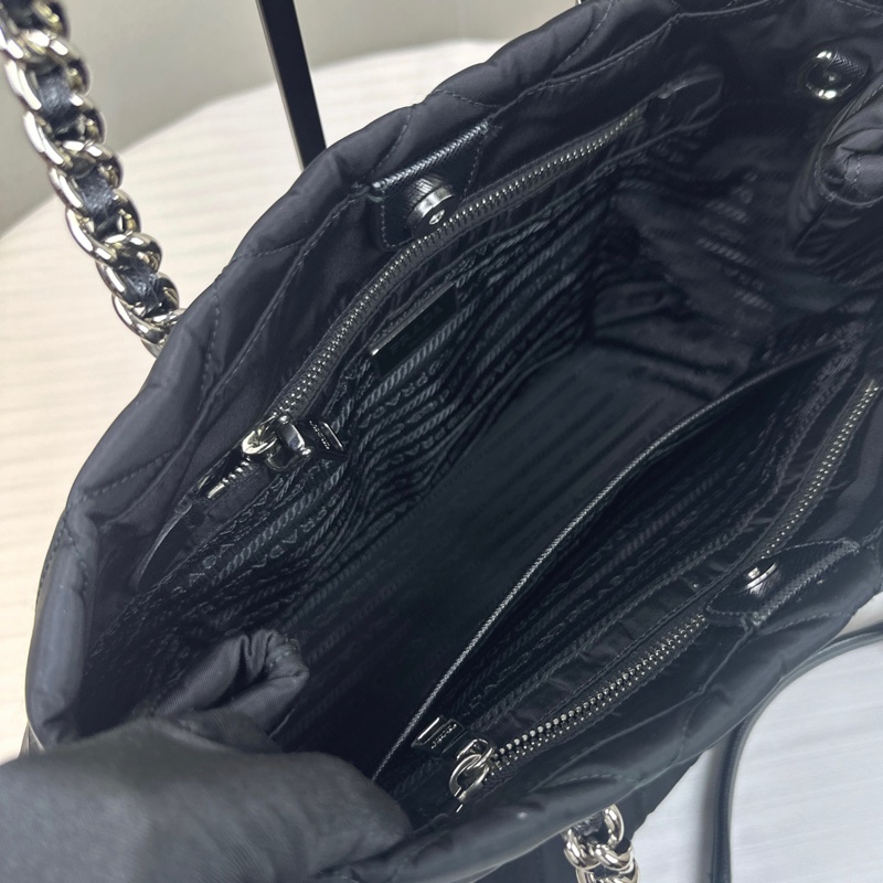 普拉達/Prada Quilted Tote Bag 銀扣黑色尼龍單肩托特包 29x17x22cm-12