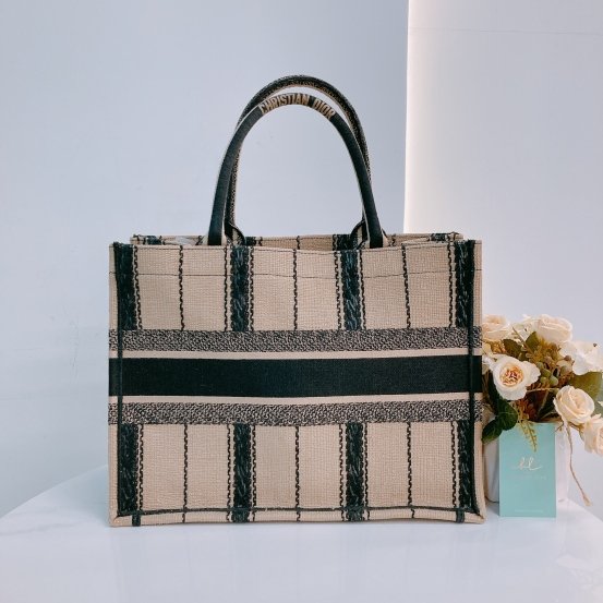 MS0455 Christian Dior 迪奧 季節限定款 托特包 中號Book Tote Medium Canvas Beige x Black-1