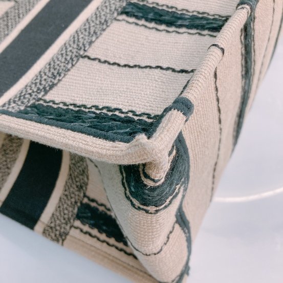 MS0455 Christian Dior 迪奧 季節限定款 托特包 中號Book Tote Medium Canvas Beige x Black-7