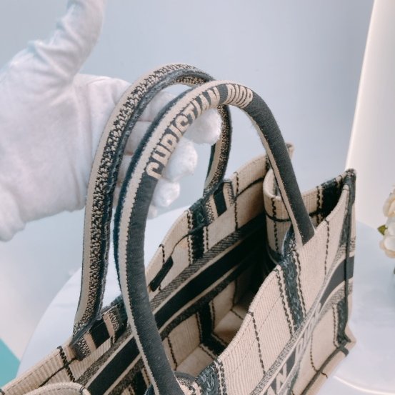 MS0455 Christian Dior 迪奧 季節限定款 托特包 中號Book Tote Medium Canvas Beige x Black-9