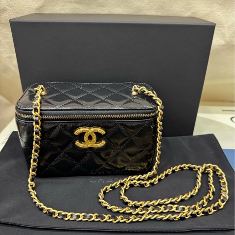 Chanel 香奈儿 24B黑金油蜡皮 化妆长盒子链条包 芯片款