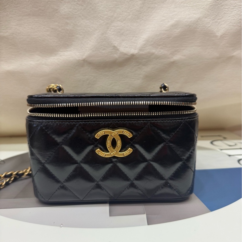 Chanel 香奈儿 24B黑金油蜡皮 化妆长盒子链条包 芯片款-1