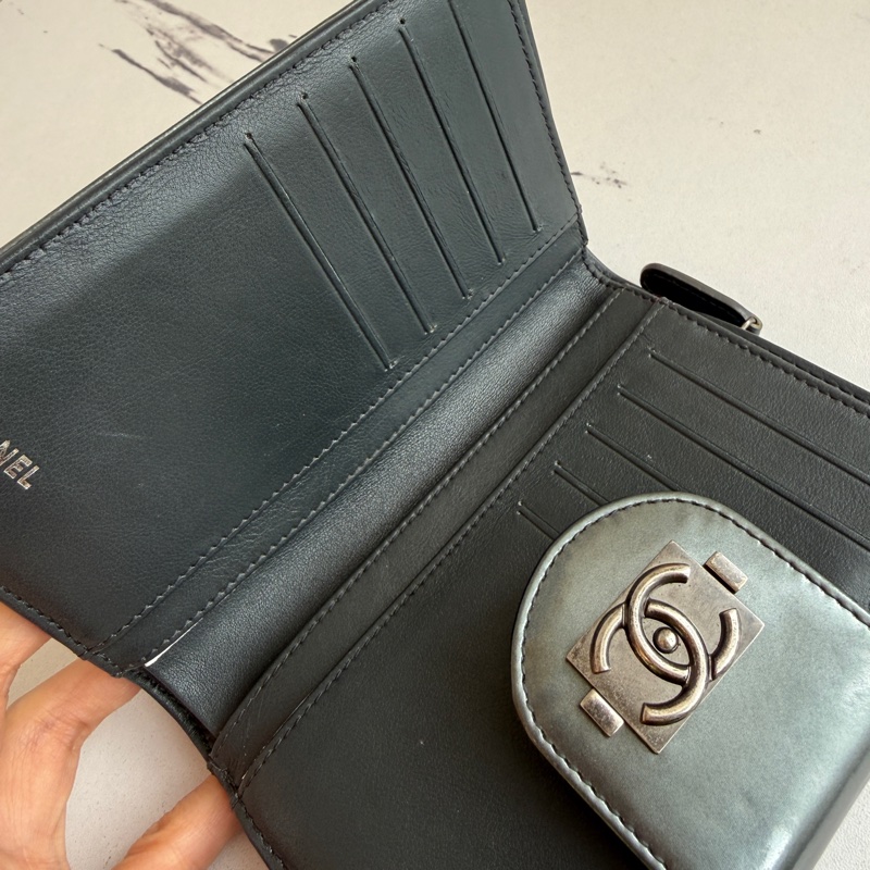 Chanel中夾灰色漆皮-9